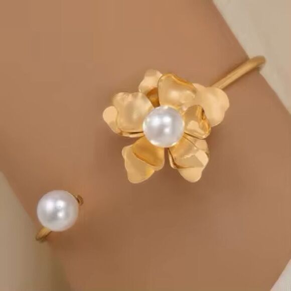 Floral Pearl Bracelet #1624 - Picture 2 of 3